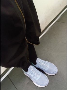 「PUMA（プーマ）の【PUMA】プーマ SOFTRIDE HARMONY LCM EASE IN（ソフトライド ハーモニー LCM イーズイン）バンジーレーススニーカー 313768（Sneakers、ブルー系）」を使った、parade豊洲さん（レディース・161cm）の春コーディネート