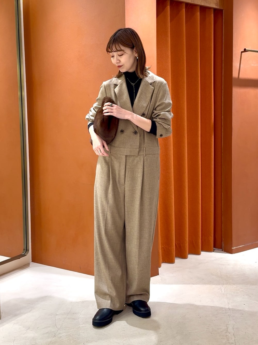 美品 THE PAUSE テーラーカラージャンプスーツ 黒 THE PAUSE オールインワン 「THE PAUSE」テーラーカラージャンプスーツ