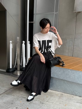 「Whim Gazette（ウィムガゼット）の【KATHARINE HAMNETT】別注ME Tシャツ（Tシャツ/カットソー、ベージュ系）」を使った、AZUMIさん（レディース・160cm）の春コーディネート