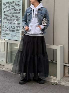 「Whim Gazette（ウィムガゼット）の【INNUE】ZebraチェーンクラッチBAG（クラッチバッグ）」を使った、AZUMIさん（レディース・160cm）の秋コーディネート