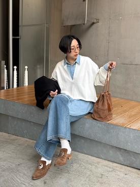 「Whim Gazette（ウィムガゼット）のスウェットVネックプルオーバー２（スウェット、ホワイト系）」を使った、AZUMIさん（レディース・160cm）の春コーディネート