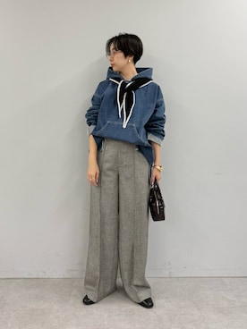 「アイテム（バングル/リストバンド）」を使った、AZUMIさん（レディース・160cm）の秋コーディネート