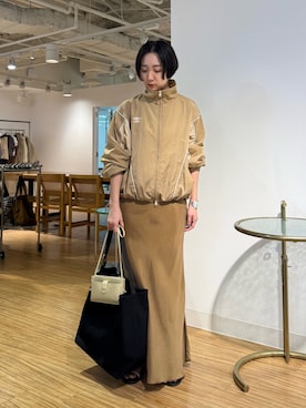「Whim Gazette（ウィムガゼット）のキュプラフィブリルフレアスカート（スカート、ベージュ系）」を使った、AZUMIさん（レディース・160cm）の春コーディネート
