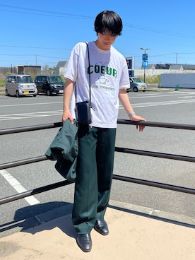 A CPCM employee r    I    k  u is wearing CPCM "【ユニセックス】サガラ刺繍T"