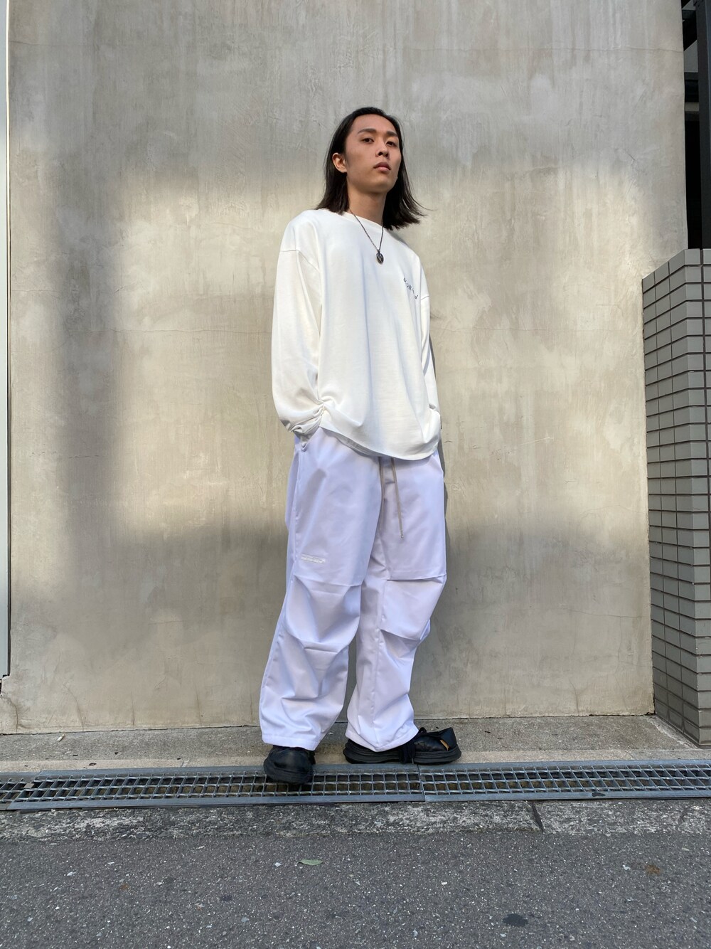 「秋のコーデ、LHP、オーバーサイズ、Danke schon、ワイドパンツ、シンプルスタイル、ストリートコーデ、LHP大阪、LHPOSAKA、A4A」｜「DANKE SCHONのDankeSchon/ダンケシェーン/TC TWILL SNOW PANTS（その他パンツ、ホワイト系）」を使った、Ryunosuke Ikedaさん（メンズ・173cm）の夏コーディネートの1枚目の写真