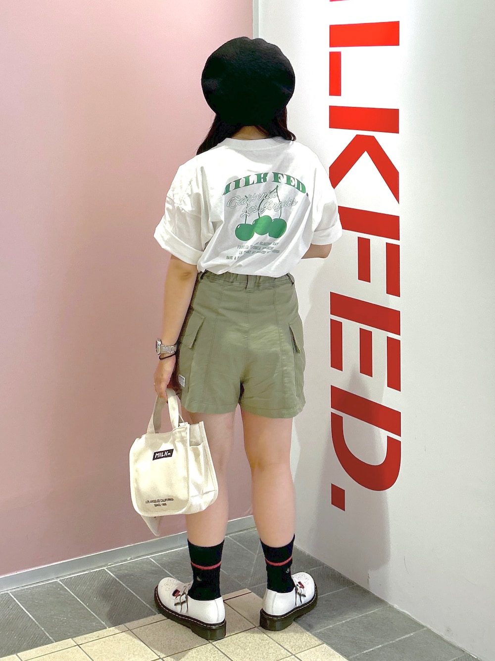 「みんなの白Tフェス、低身長コーデ、チェリー、ミルクフェド、ミルクフェド(MILKFED.)、MILKFED.、骨格ウェーブ、ショートパンツ、ビッグシルエット、ビッグT、ootd、シンプルコーデ、WEARyouthコーデ、休日スタイル、ZOZOセール2023夏」｜「RAY CASSINのアイテム（ハンチング/ベレー帽、ブラック系）」を使った、レイナさん（レディース・154cm）の夏コーディネートの1枚目の写真