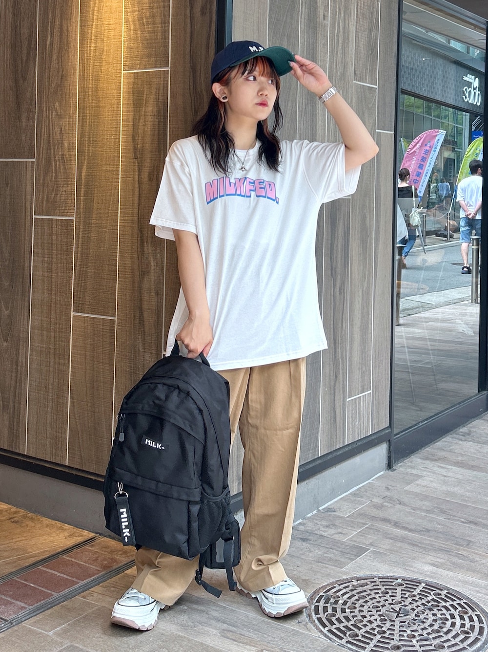 「WEARyouthコーデ、夏だ！Tシャツ着よう！、みんなの白Tフェス、バックパック、リュック、キャップ女子、シンプルスタイル、ミルクフェド、ミルクフェド(MILKFED.)、MILKFED.、カジュアルスタイル、骨格ウェーブ、低身長女子、フェススタイル、おしゃれさんと繋がりたい」｜「MILKFED.のFLOWER SS TOP（Tシャツ/カットソー、ホワイト系）」を使った、レイナさん（レディース・154cm）の夏コーディネートの1枚目の写真