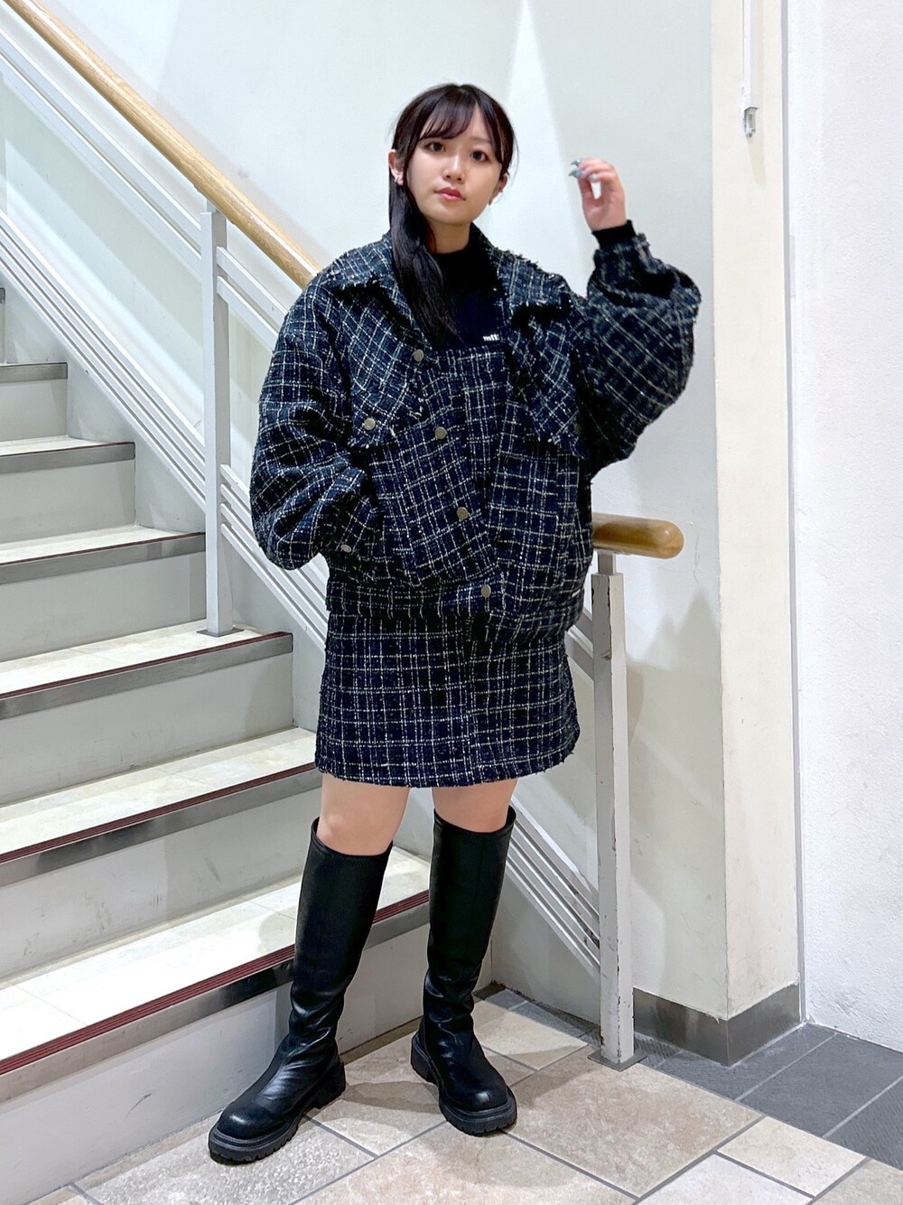 「ファッションを楽しもう、WEARyouthコーデ、ミルクフェド、ミルクフェド(MILKFED.)、MILKFED.、ツイード、ツイードジャケット、ロングブーツ、タートルネック、デートスタイル（WOMEN）、きれいめカジュアル、低身長女子、骨格ウェーブ、オトナガーリー、ootd」｜「MILKFED.のTWEED JACKET（その他アウター、ブルー系）」を使った、レイナさん（レディース・154cm）の秋コーディネートの1枚目の写真