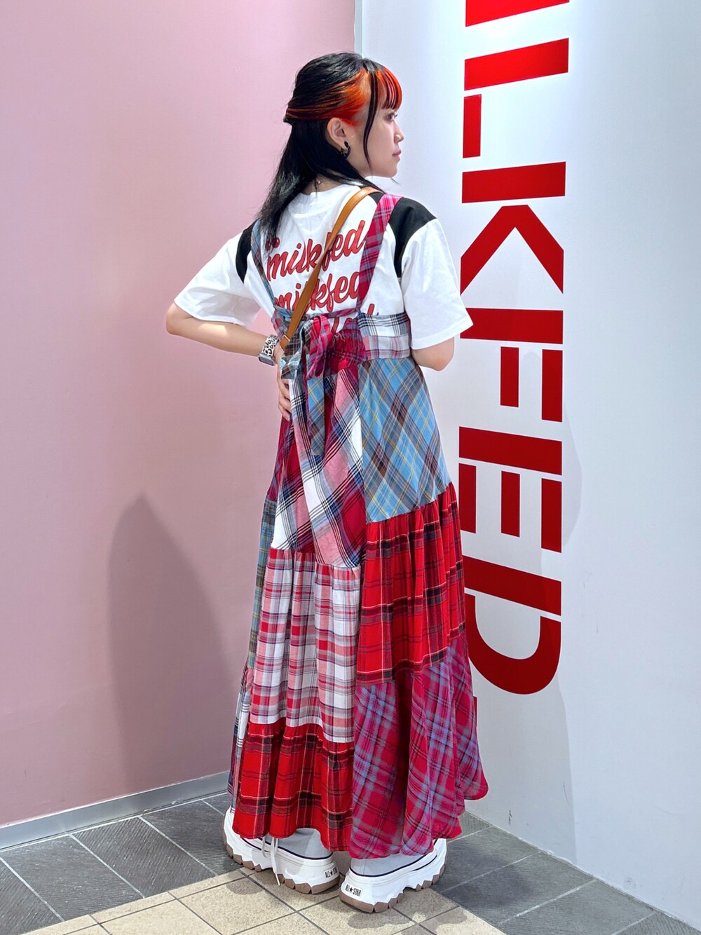 「WEARyouthコーデ、初夏コーデ、チェック、ワンピース、ミルクフェド、ミルクフェド(MILKFED.)、MILKFED.、milkfed._ootd、厚底シューズ、休日スタイル、ゆったりコーデ、体型カバー、ラフコーデ、ママファッション、カジュアルガーリー」｜「MILKFED.のPLAID PATCHWORK DRESS（ワンピース、レッド系）」を使った、レイナさん（レディース・154cm）の夏コーディネートの1枚目の写真