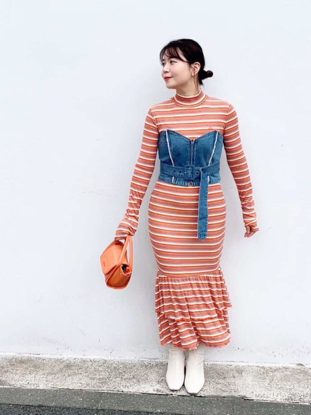 「カジュアル、おでかけコーデ、大人可愛い、ootd、春服コーデ、ワンピーススタイル、マーメイドワンピース」｜「jouetieのテレコマーメイドワンピース（ワンピース、オレンジ系）」を使った、Annaさん（レディース・160cm）の春コーディネートの1枚目の写真
