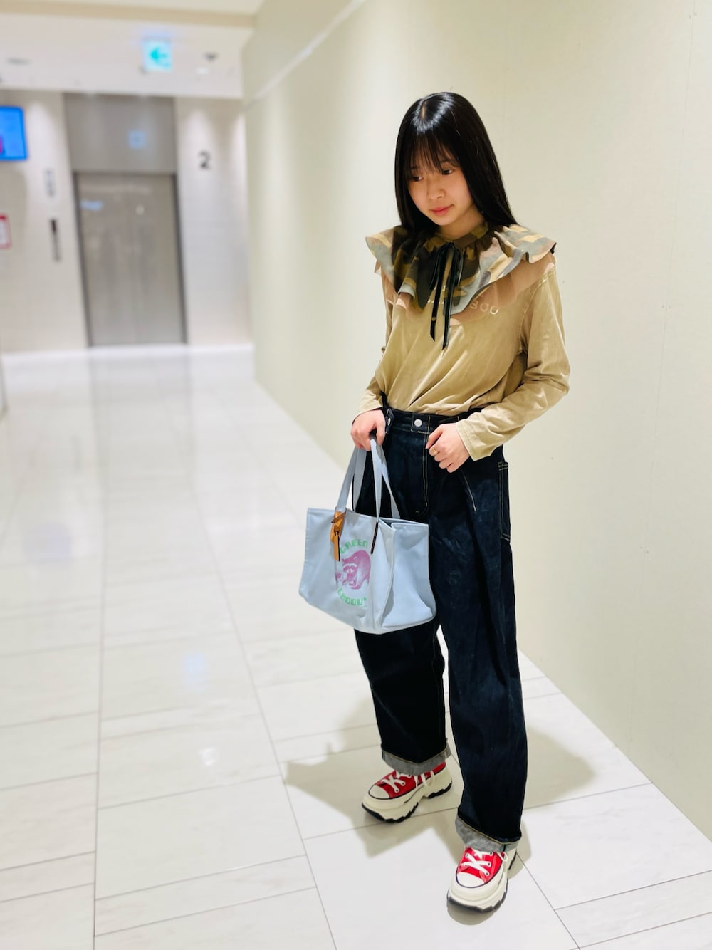 「gotoHollywood、つけ襟、converse、JK、カジュアルコーデ、春夏コーデ、FITH、coach、つけ襟コーデ」｜「gotohollywoodのアイテム（デニムパンツ、ブルー系）」を使った、koharunomuraさん（レディース・160cm）の春コーディネートの1枚目の写真
