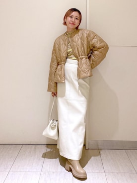 「レザースカート」｜「アイテム（ダウンジャケット/コート）」を使った、KUBOTAさん（レディース・159cm）の秋コーディネート