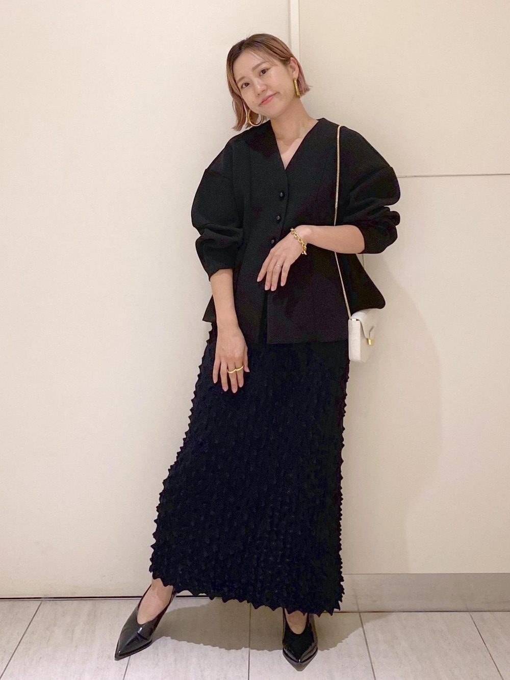 「OPEN SESAME CLUB、オープンセサミクラブ、デメリエー、DEMELLIER、ペプラム、セミフォーマル、結婚式、イベント、行事、懇談会、参観日、発表会、30代、ママコーデ、お呼ばれコーデ」｜「ADAM ET ROPE'のフォルムウェッジパンプス（パンプス、ブラック系）」を使った、KUBOTAさん（レディース・159cm）の秋コーディネートの1枚目の写真