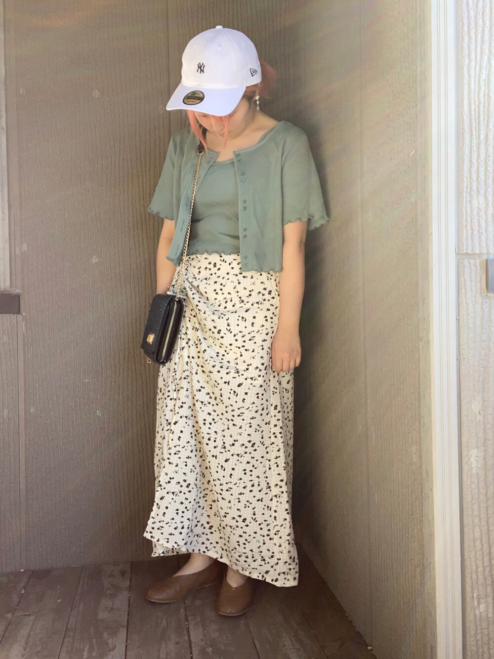 「オトナカジュアル、ootd、お洒落さんとつながりたい、キャップ、NEW ERA、低身長、低身長コーデ、いいね、save、フォローお願いします🤑、フォローミー、いいね返し、summer、骨格ストレート」｜「NEW ERAの【NEW ERA】ニューエラ キャップ 9TWENTY MINI LOGO MLB ニューヨークヤンキース 帽子（キャップ、ホワイト系）」を使った、miroro さん（レディース・148cm）の夏コーディネートの1枚目の写真