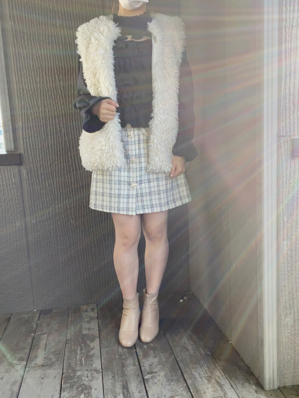 「秋冬コーデ、低身長コーデ、ootd、デート、おしゃれさんと繋がりたい、骨格ストレート、ツイード、低身長女子、ファーベスト、いいね、save、フォローお願いします🤑、いいね返し」｜「ems exciteのシャーリングボレロBL（シャツ/ブラウス、ブラック系）」を使った、miroro さん（レディース・148cm）の秋コーディネートの1枚目の写真