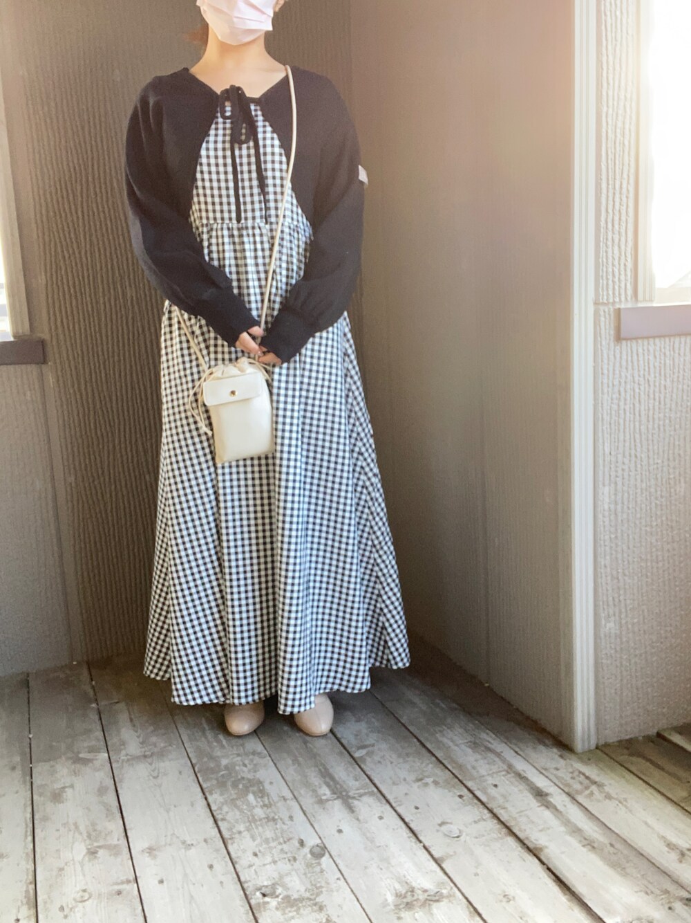 「秋冬、低身長女子、大人ガーリー、秋冬コーデ、低身長、ブーツコーデ、骨格ストレート、おしゃれさんと繋がりたい、いいね、save、フォローお願いします🤑、いいね返し、モノトーン、モノトーンコーデ、今日のコーデ」｜「one after another NICE CLAUPの【スタッフ考案アイテム】ワンピースボレロセット（ワンピース、ブラック系）」を使った、miroro さん（レディース・148cm）の秋コーディネートの1枚目の写真