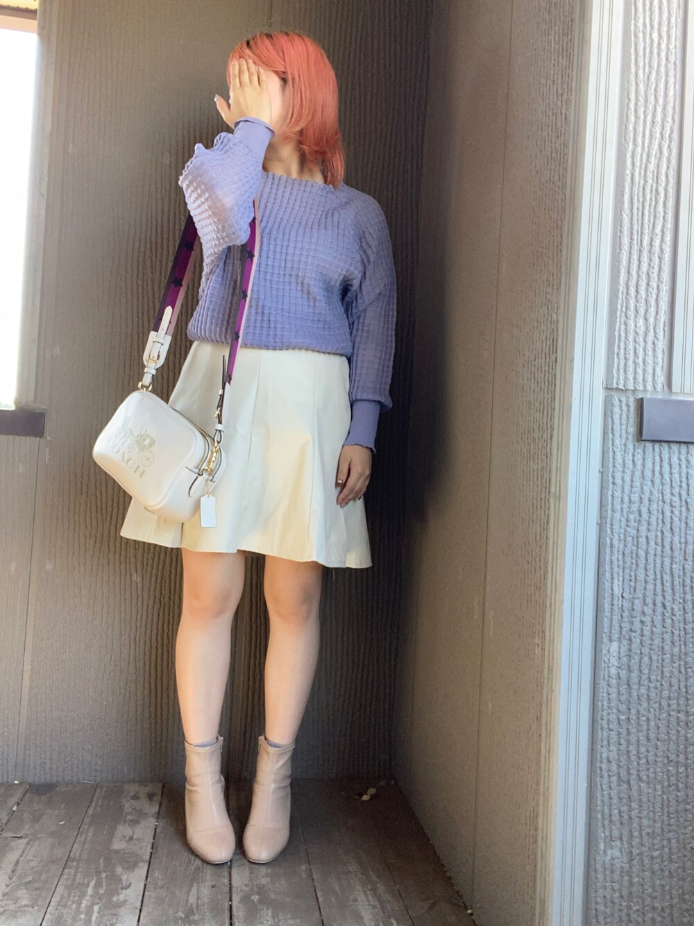 「秋服準備はじめました、おしゃれさんと繋がりたい、カラーコーデ、低身長、低身長コーデ、ブーツ、いいね、save、フォローお願いします🤑、フォローミー、秋コーデ、いいね返し、骨格ストレート」｜「earth music&ecologyのシアーチェックニットプルオーバー（ニット/セーター、パープル系）」を使った、miroro さん（レディース・148cm）の秋コーディネートの1枚目の写真