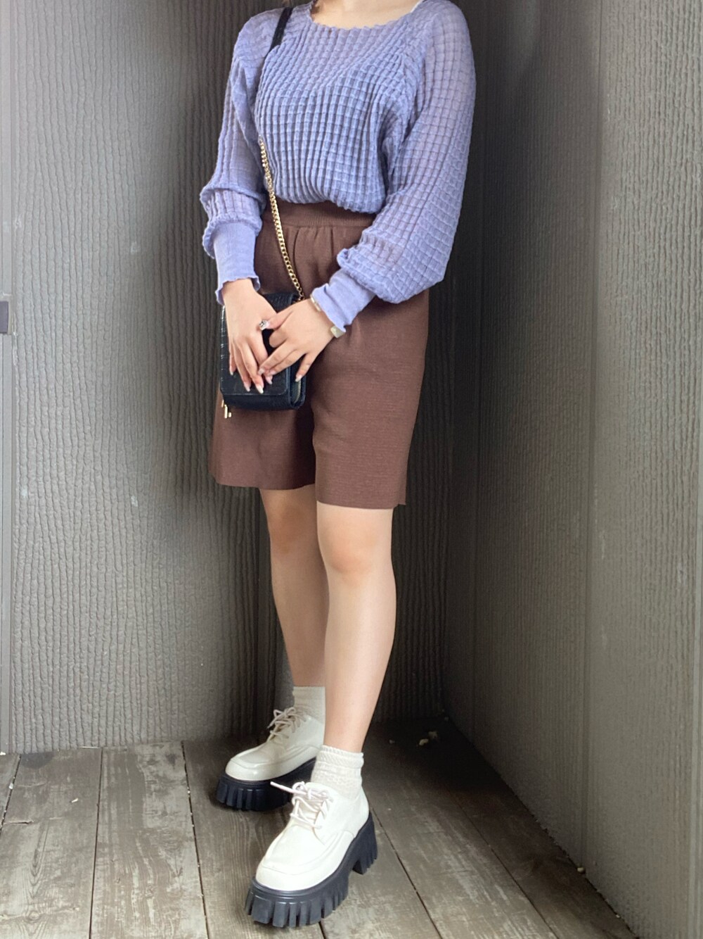 「おしゃれさんと繋がりたい、低身長、厚底シューズ、低身長コーデ、いいね、save、フォローお願いします🤑、いいね返し、ガーリー、ガーリーコーデ、骨格ストレート、ショートパンツ、フォローミー、タックイン」｜「earth music&ecologyのシアーチェックニットプルオーバー（ニット/セーター、パープル系）」を使った、miroro さん（レディース・148cm）の夏コーディネートの1枚目の写真