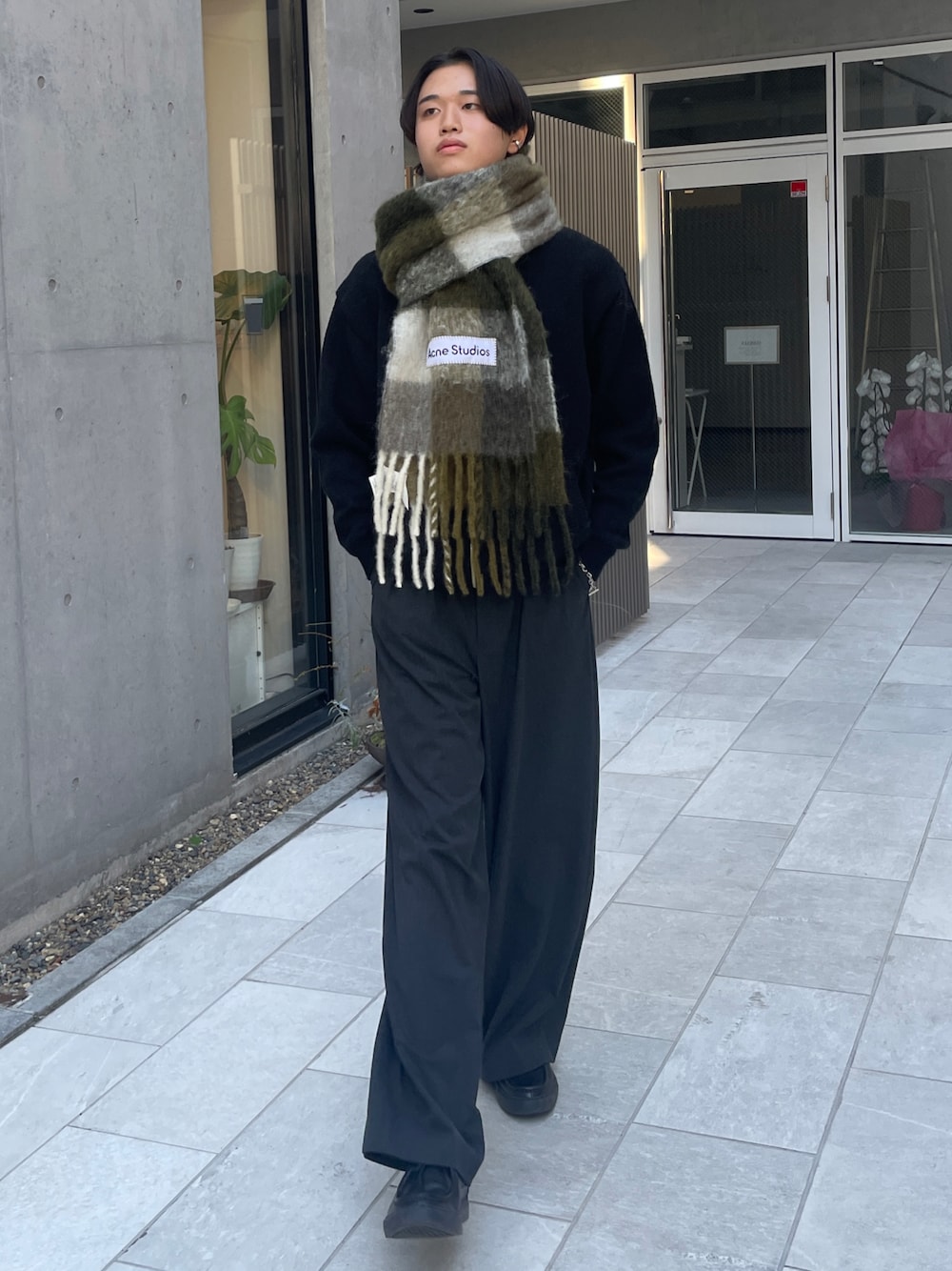 「マフラー、マフラーコーデ、AcneStudios、メンズファッション、メンズコーデ、冬コーデ、冬服、冬服コーデ、きれいめカジュアル、キレイめ、きれいめコーディネート、キレイめカジュアル、韓国コーデ、モード、モードスタイル」｜「Acne StudiosのFN-UX-SCAR000115（マフラー、その他）」を使った、Asuさん（メンズ・178cm）の冬コーディネートの1枚目の写真