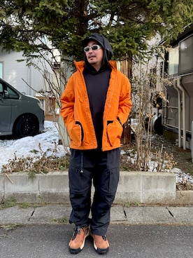 ナイロンジャケット（オレンジ系）を使った人気ファッション