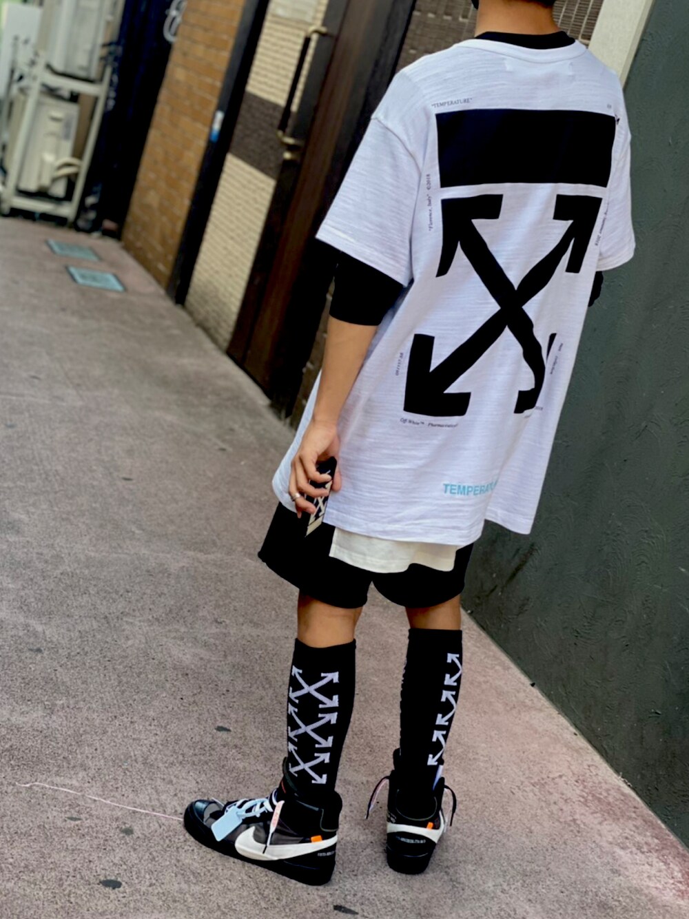 「OFF-WHITE、off-white×NIKE、THE TEN、offwhite×nike、NIKE、blazer、blazer mid、H&M、street」｜「off whiteのアイテム（Tシャツ/カットソー、ホワイト系）」を使った、t.hさん（メンズ・163cm）の夏コーディネートの1枚目の写真