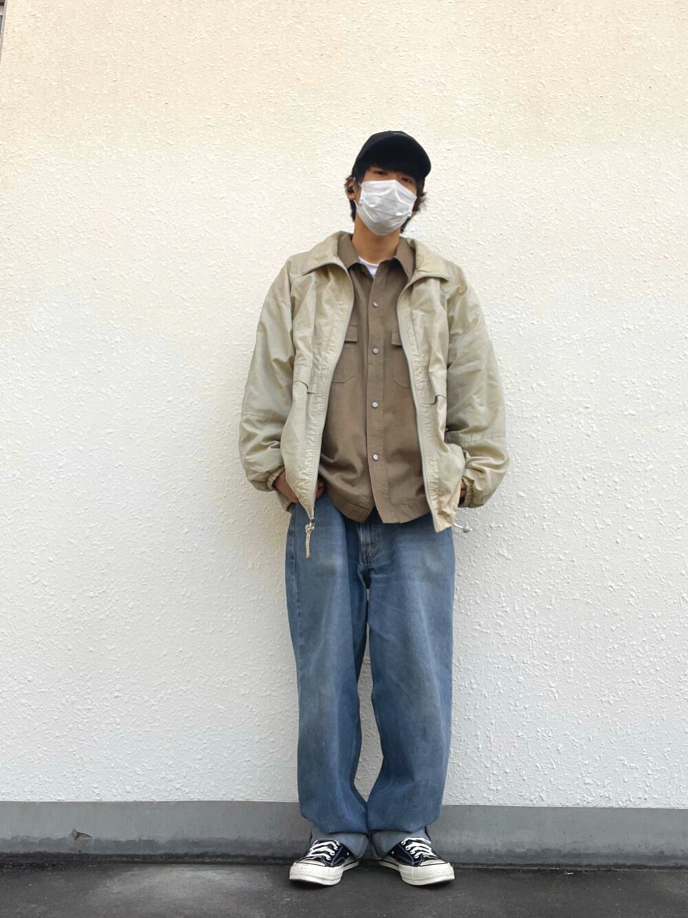 「オーバーサイズ、冬コーデ、ビッグシルエット、プチプラ、休日スタイル、UNIQLO、ジャケット、スニーカーコーデ、古着MIX、アースカラー、ナイロンジャケット、フォローミー、おしゃれさんと繋がりたい、キャップ、重ね着」｜「GAPのアイテム（キャップ、ブラック系）」を使った、ayumu【相互】さん（メンズ・178cm）の秋コーディネートの1枚目の写真
