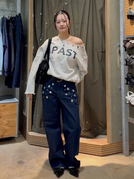 「WHO'S WHO gallery（フーズフーギャラリー）の【AW先行予約】ハトメオフショルロゴスウェット（Tシャツ/カットソー、グレー系）」を使った、mashiroさん（レディース・153cm）の冬コーディネート