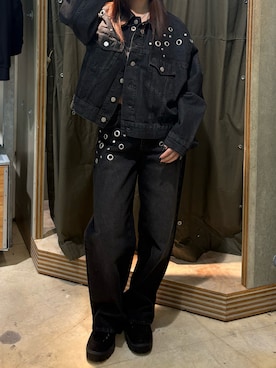 「WHO'S WHO gallery（フーズフーギャラリー）の【UNISEX/WEB限定サイズあり】EYELET DENIM JACKET（デニムジャケット、ブラック系）」を使った、mashiroさん（レディース・153cm）の冬コーディネート