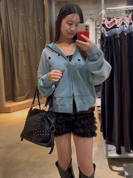 「WHO'S WHO gallery（フーズフーギャラリー）のEYELET ZIP HOODIE（パーカー、ブルー系）」を使った、mashiroさん（レディース・153cm）の冬コーディネート