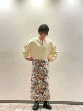 「キーネック」｜「アイテム（スウェット）」を使った、FREDY&GLOSTER stylingさん（レディース・160cm）の冬コーディネート