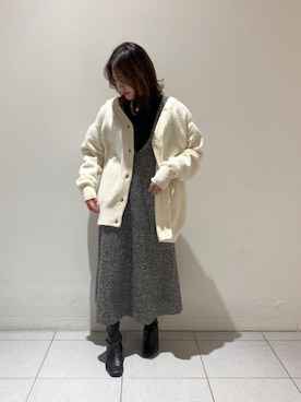 「ブラック×ホワイト」｜「アイテム（ジャンパースカート）」を使った、FREDY&GLOSTER stylingさん（レディース・160cm）の冬コーディネート