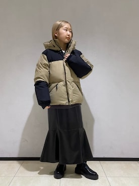「レザースカート」｜「アイテム（ダウンジャケット/コート）」を使った、FREDY&GLOSTER stylingさん（レディース・160cm）の冬コーディネート