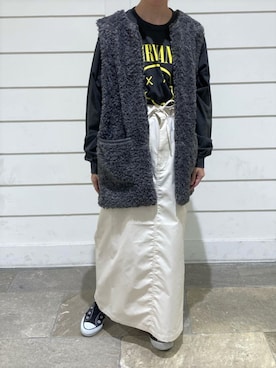 「カーゴスカート」｜「アイテム（ベスト、グレー系）」を使った、FREDY&GLOSTER stylingさん（レディース・158cm）の秋コーディネート