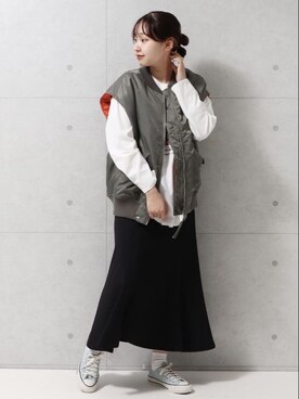 「春カラー」｜「アイテム（MA-1）」を使った、FREDY&GLOSTER stylingさん（レディース・160cm）の冬コーディネート