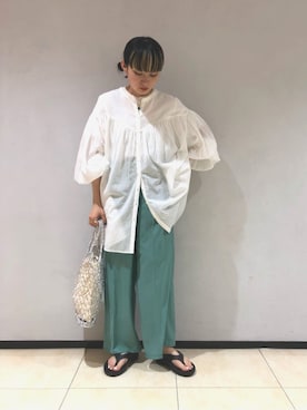 「スポサン」｜「アイテム（スラックス）」を使った、FREDY&GLOSTER stylingさん（レディース・160cm）の春コーディネート