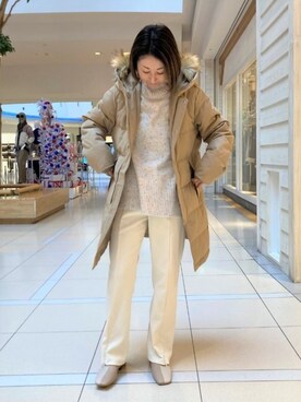 「スリットパンツ」｜「アイテム（ダウンジャケット/コート）」を使った、FREDY&GLOSTER stylingさん（レディース・157cm）の冬コーディネート