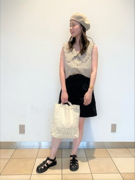 「ベージュ×ブラック」｜「アイテム（ハンチング/ベレー帽）」を使った、FREDY&GLOSTER stylingさん（レディース・160cm）の夏コーディネート