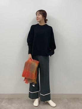 「ロールアップ」｜「アイテム（スラックス）」を使った、FREDY&GLOSTER stylingさん（レディース・170cm）の秋コーディネート
