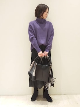 「パープル×黒」｜「アイテム（スカート）」を使った、FREDY&GLOSTER stylingさん（レディース・160cm）の冬コーディネート