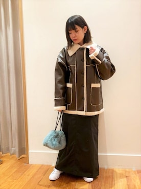 「カーゴスカート」｜「アイテム（ムートンコート）」を使った、FREDY&GLOSTER stylingさん（レディース・157cm）の冬コーディネート