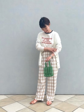 「ビーズバッグ」｜「アイテム（スラックス）」を使った、FREDY&GLOSTER stylingさん（レディース・160cm）の春コーディネート