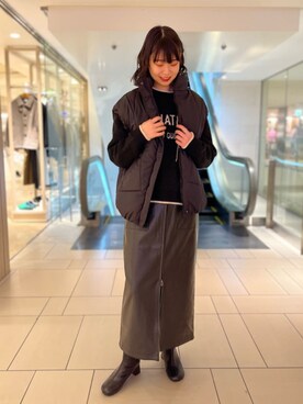 「ロゴニット」｜「アイテム（ダウンベスト）」を使った、FREDY&GLOSTER stylingさん（レディース・165cm）の冬コーディネート