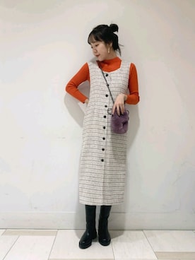 「ニット/セーター」｜「アイテム（ジャンパースカート）」を使った、FREDY&GLOSTER stylingさん（レディース・160cm）の秋コーディネート