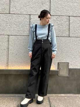 「ブルー×ブラック」｜「アイテム（オールインワン・サロペット）」を使った、FREDY&GLOSTER stylingさん（レディース・160cm）の冬コーディネート