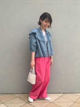 「ビーズバッグ」｜「アイテム（スラックス）」を使った、FREDY&GLOSTER stylingさん（レディース・160cm）の春コーディネート