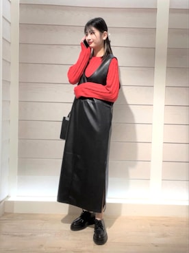 「ケーブルニット」｜「アイテム（ジャンパースカート）」を使った、FREDY&GLOSTER stylingさん（レディース・162cm）の秋コーディネート