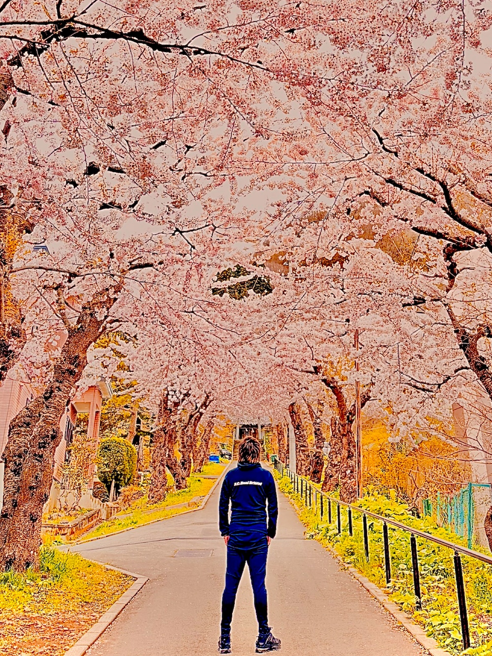 「ジャージ」｜「F.C.R.B.のアイテム（ジャージ、ブルー系）」を使った、redwolf330さん（骨格ストレート・メンズ・176cm）の夏コーディネートの1枚目の写真