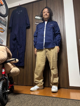 「YOKOHAMAのアイテム（シャツ/ブラウス、ブルー系）」を使った、aaajiさん（メンズ・174cm）の春コーディネート