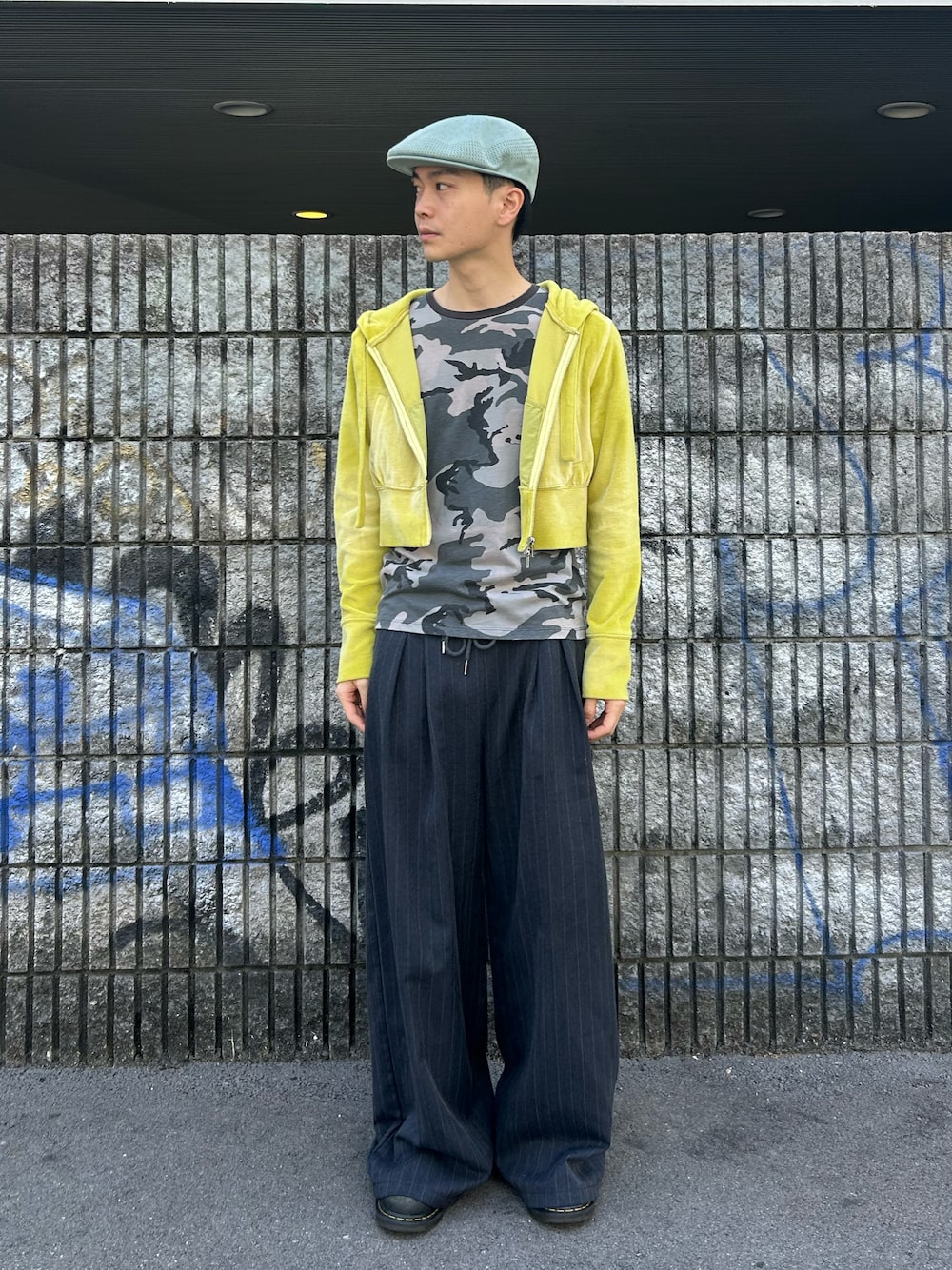 「最近のいい感じコーデ、ハンチング、ベレー帽、春コーデ、古着MIX、グリーン、春、古着、メンズコーデ、ゆるコーデ」｜「KANGOLのKANGOL TROPIC 504 VENTAIR / カンゴール（ハンチング/ベレー帽、グリーン系）」を使った、takatoさん（メンズ・170cm）の春コーディネートの1枚目の写真