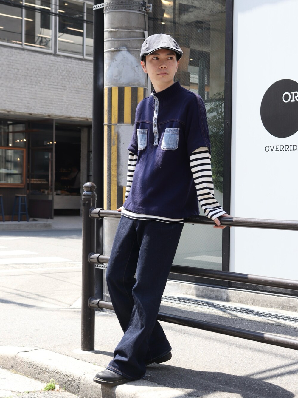 「ハンチング、最近のいい感じコーデ、春夏コーデ、シンプルスタイル、ハンチング帽、古着MIX、シンブル、ハンチングコーデ、シンプルコーデ、帽子」｜「OVERRIDEのOVERRIDE  OGC WASH DAMAGE HUNTING SG / オーバーライド（ハンチング/ベレー帽、ブラック系）」を使った、takatoさん（メンズ・170cm）の春コーディネートの1枚目の写真